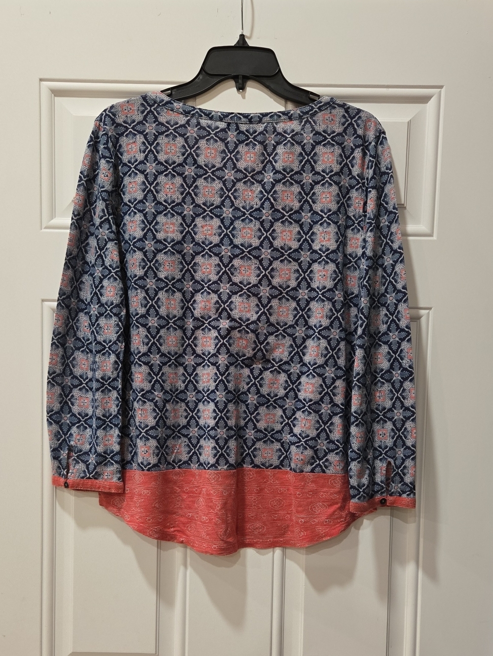 3/15$ Lucky Brand Coral and Navy Mixed-Print V-Neck Tunic - Picture 3 of 4